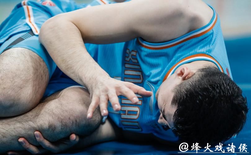 崔永熙受伤提前离场 伤退前贡献2分4篮板3助攻 崔永熙受伤提前离场 伤退前贡献2分4篮板3助攻