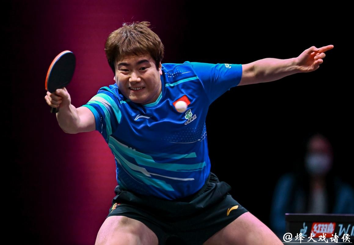 WTT多哈冠军赛：梁靖崑赢下国乒德比 晋级男单八强