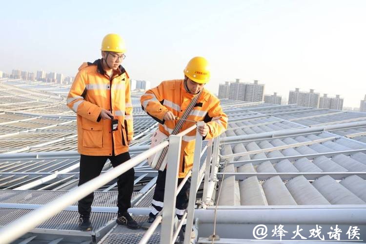 新春走基层丨00后！他们在30米高空，为春运“飞檐走壁”